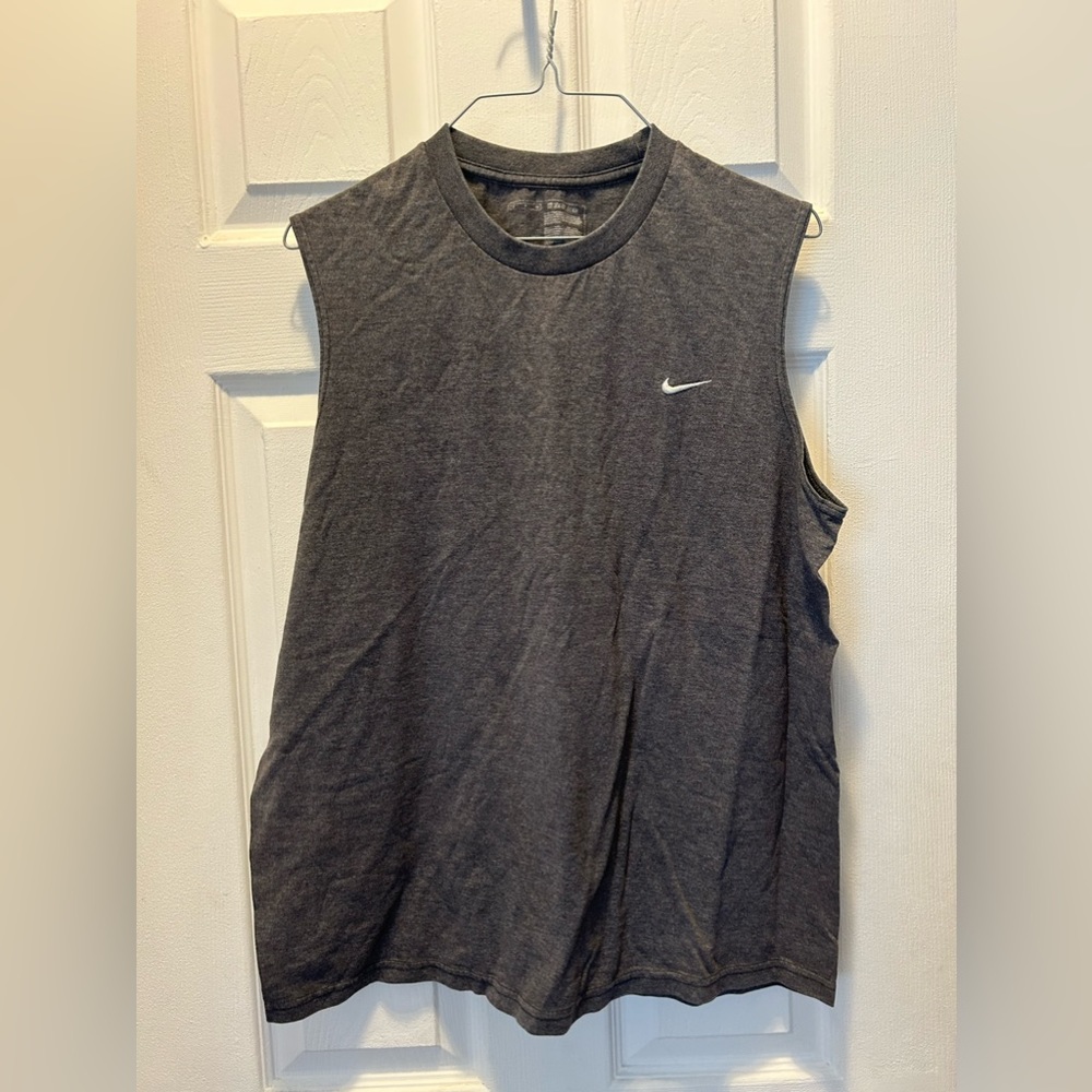 Nike small tank topโ